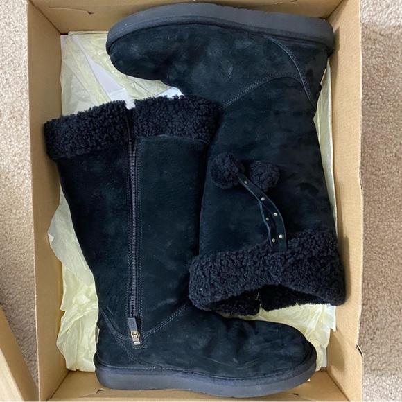 Uggs - Picture 2 of 5